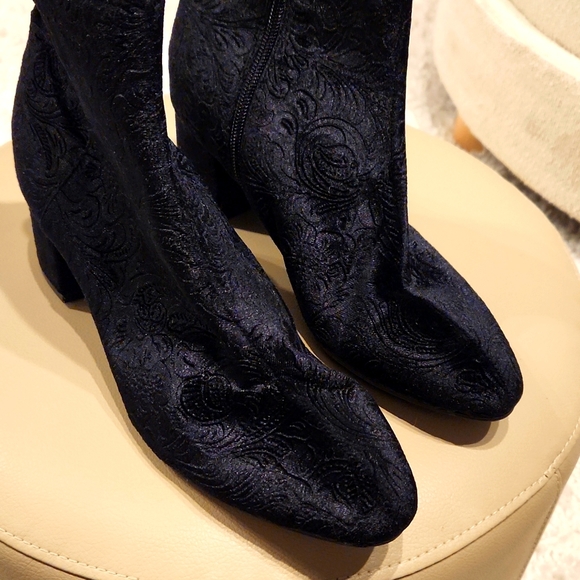 UNISA Brand Black Velvet Floral Design Booties. NWOT - Picture 2 of 7